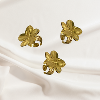 Flower statement ring 18K gull