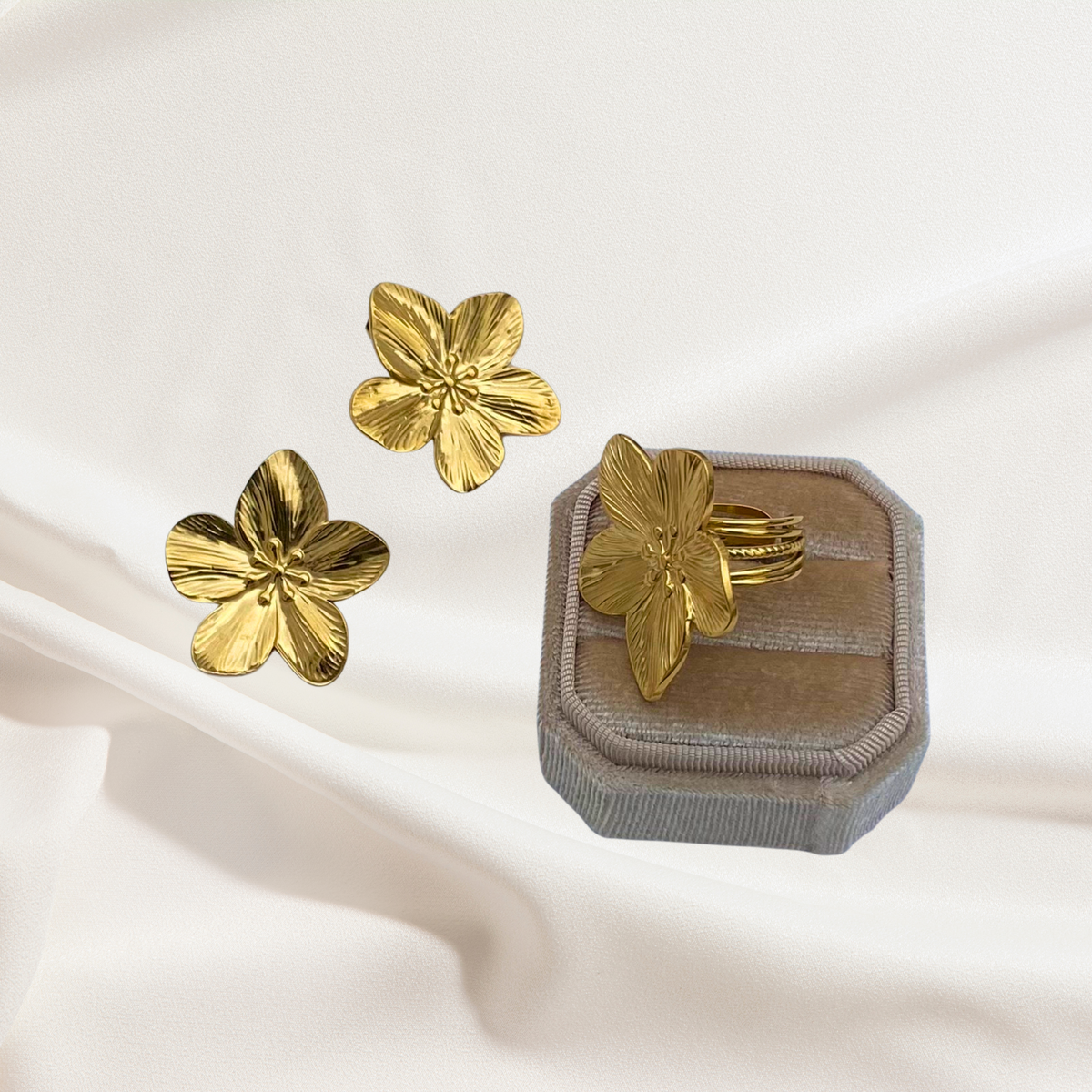Flower statement ring 18K gull