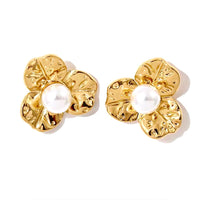 Blomst øredobber på øre, trendy blomstersmykke