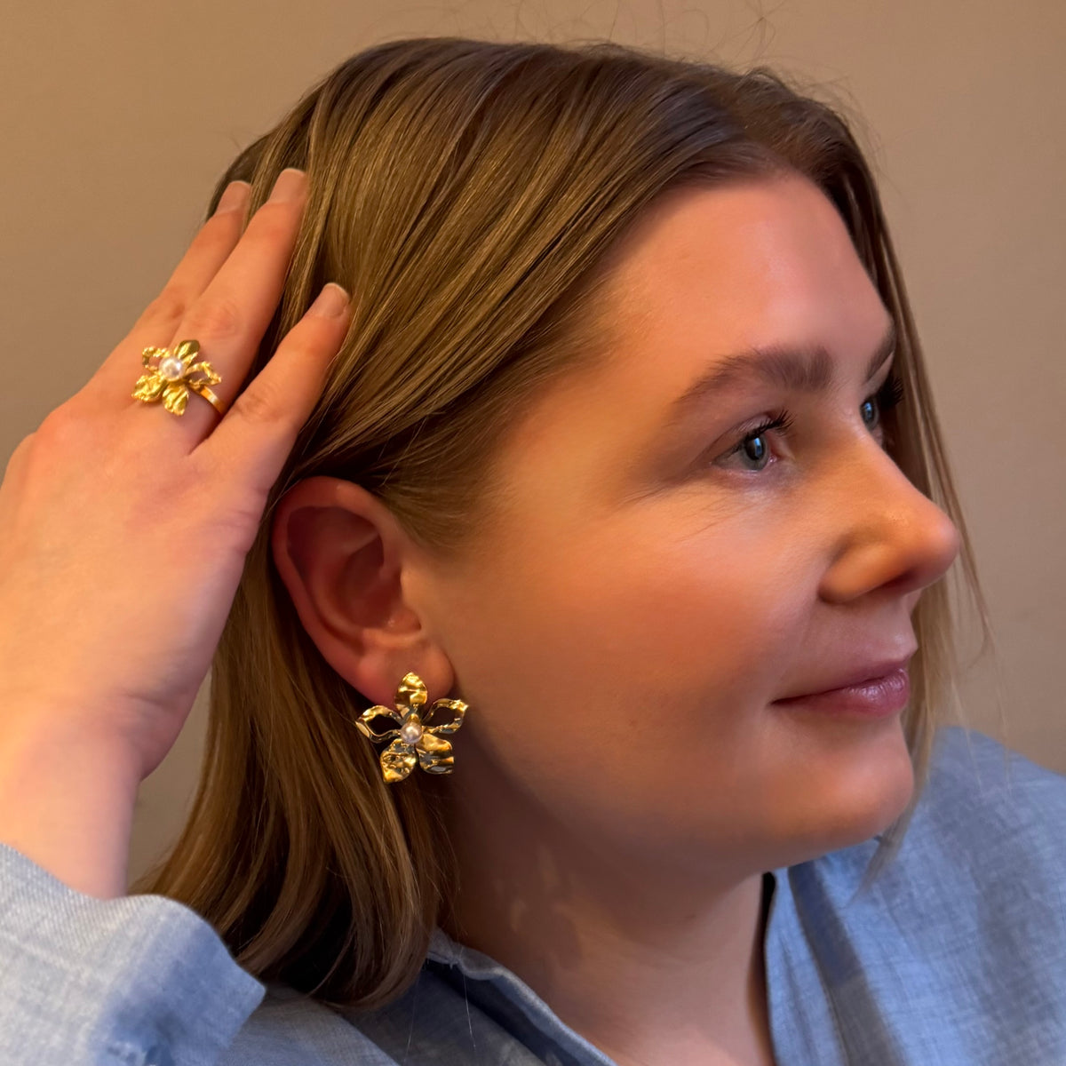 Flower statement øredobber og ring 18K gull