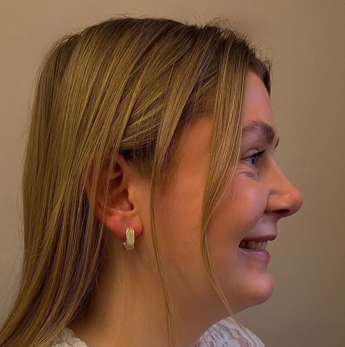 Pavé-øredobber i rustfritt stål – elegante chunky hoops