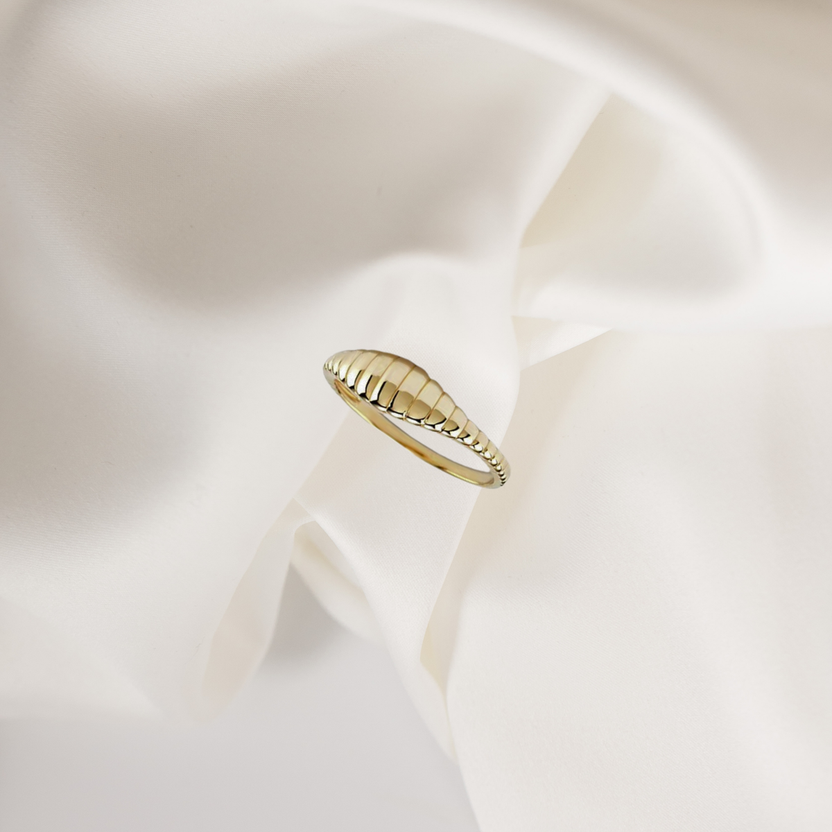 Golden Grace ring 14K gull