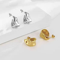 Catherin Hoops øredobber i 18K gull – forfra