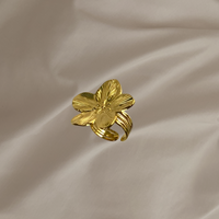 Flower statement ring 18K gull